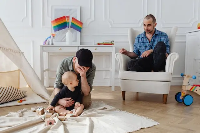 dos hombres y un bebe