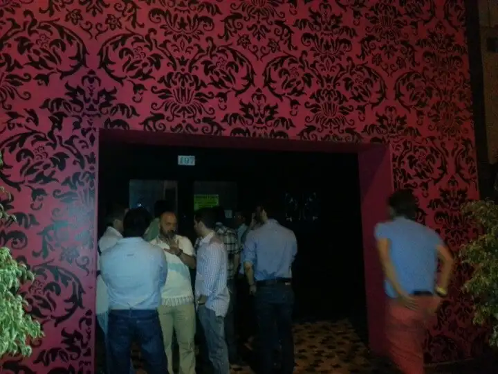 Lola bar gay
