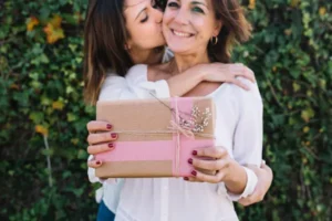 Qué regalo le puedo dar a mi mamá 25 ideas originales para sorprenderla