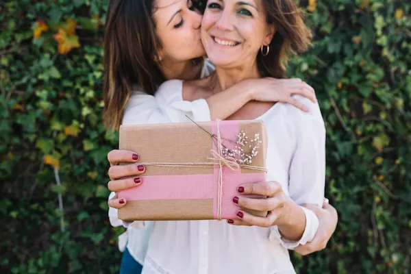 Qué regalo le puedo dar a mi mamá 25 ideas originales para sorprenderla