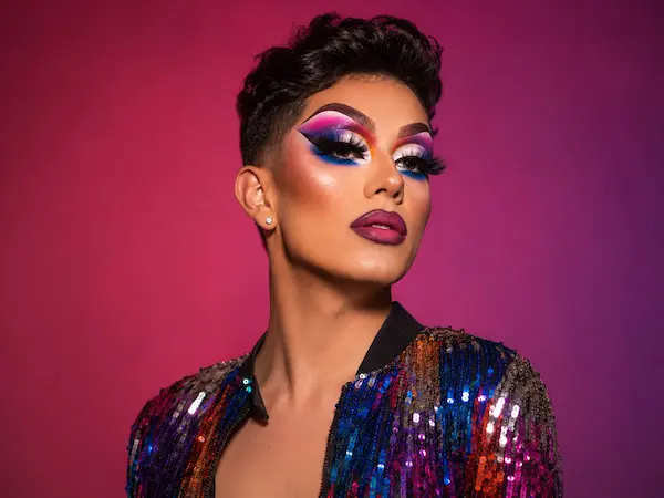 Look drag con volumen y color