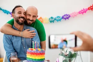 Aniversario en pareja LGBTQ+ Cómo celebrar el amor con experiencias que nunca se olvidan